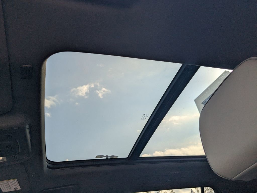 Used 2021 GMC Yukon XL SLT w/ SLT Premium Package image 24