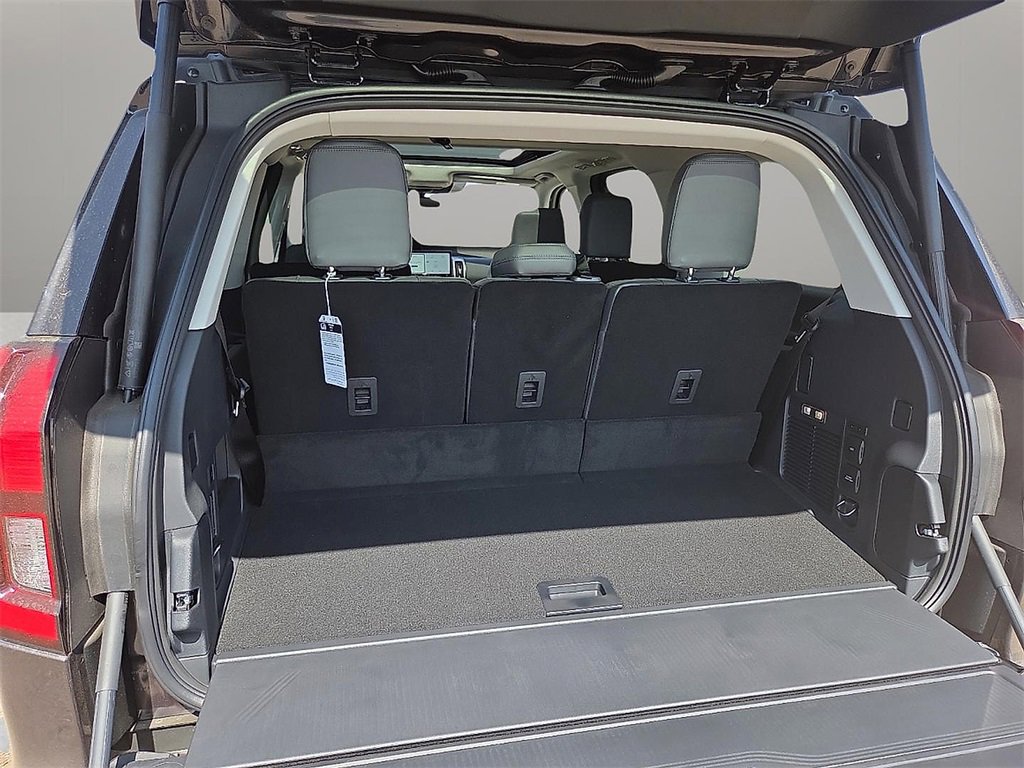 New 2025 Ford Expedition Active image 8