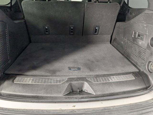 Used 2023 Chevrolet Suburban Premier image 31