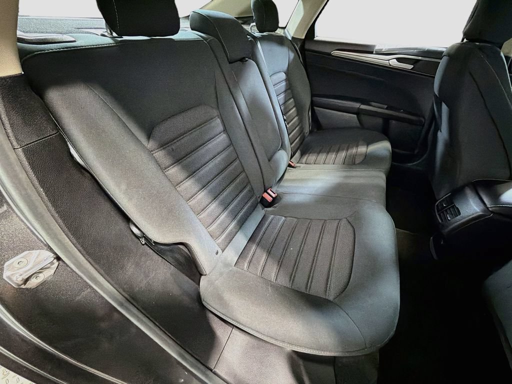 Used 2019 Ford Fusion SE FWD image 27