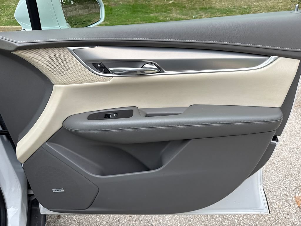 Used 2017 Cadillac XT5 Premium Luxury w/ Advanced Security Package AWD/4WD image 31