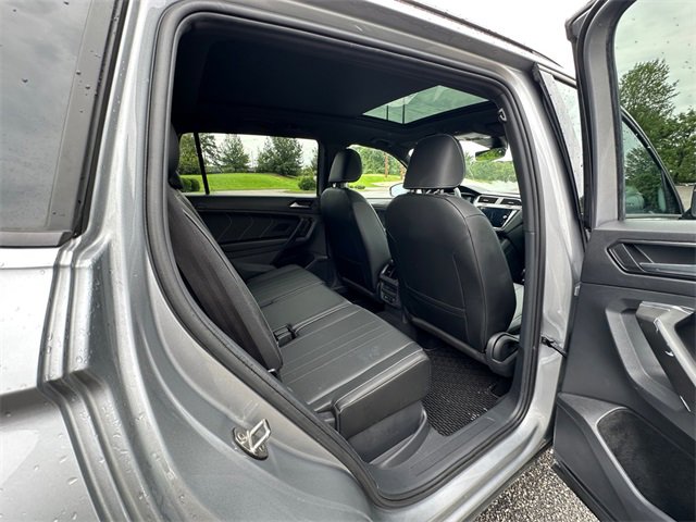 Used 2022 Volkswagen Tiguan SE R-Line image 17
