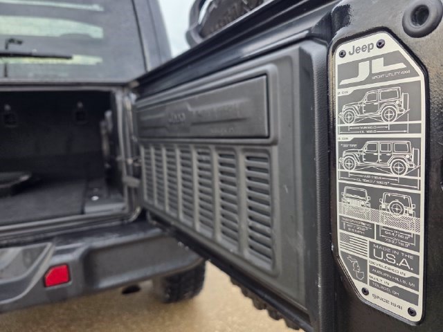 Used 2023 Jeep Wrangler Unlimited w/ Sun & Screen Package AWD/4WD image 14