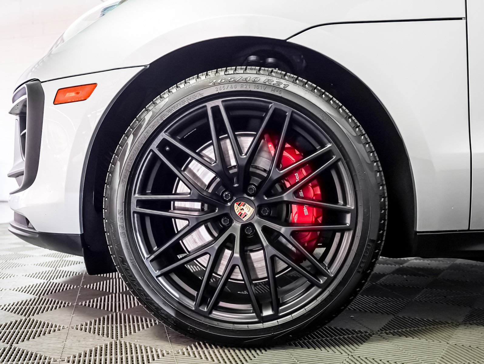 Certified 2025 Porsche Macan GTS image 14