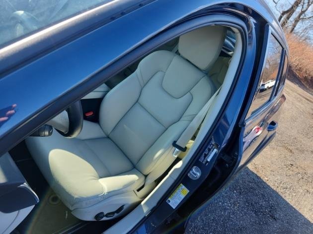 Used 2024 Volvo V60 B5 Cross Country Plus image 5