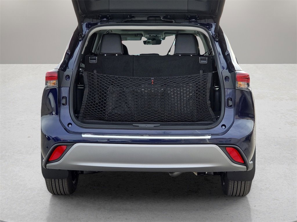 New 2026 Toyota Highlander Platinum image 13