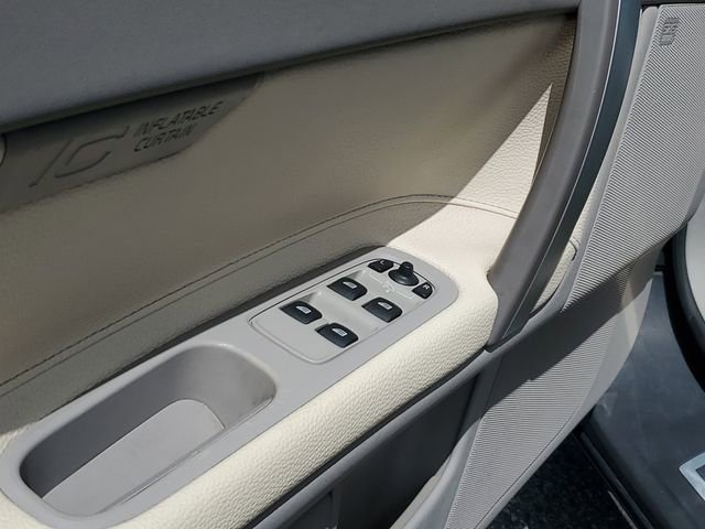 Used 2011 Volvo C70 T5 w/ Convenience Pkg image 13