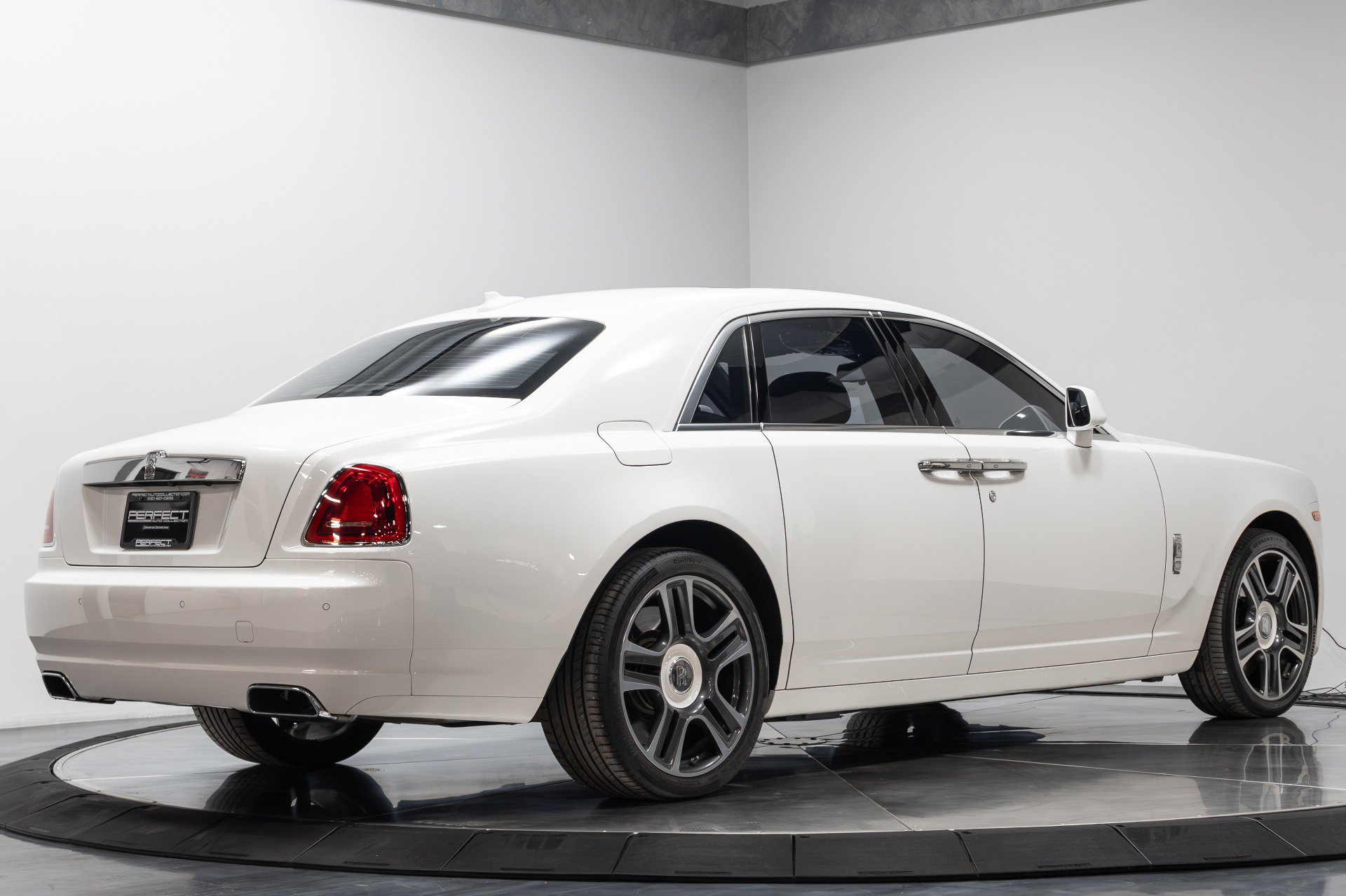 Used 2016 Rolls-Royce Ghost image 19