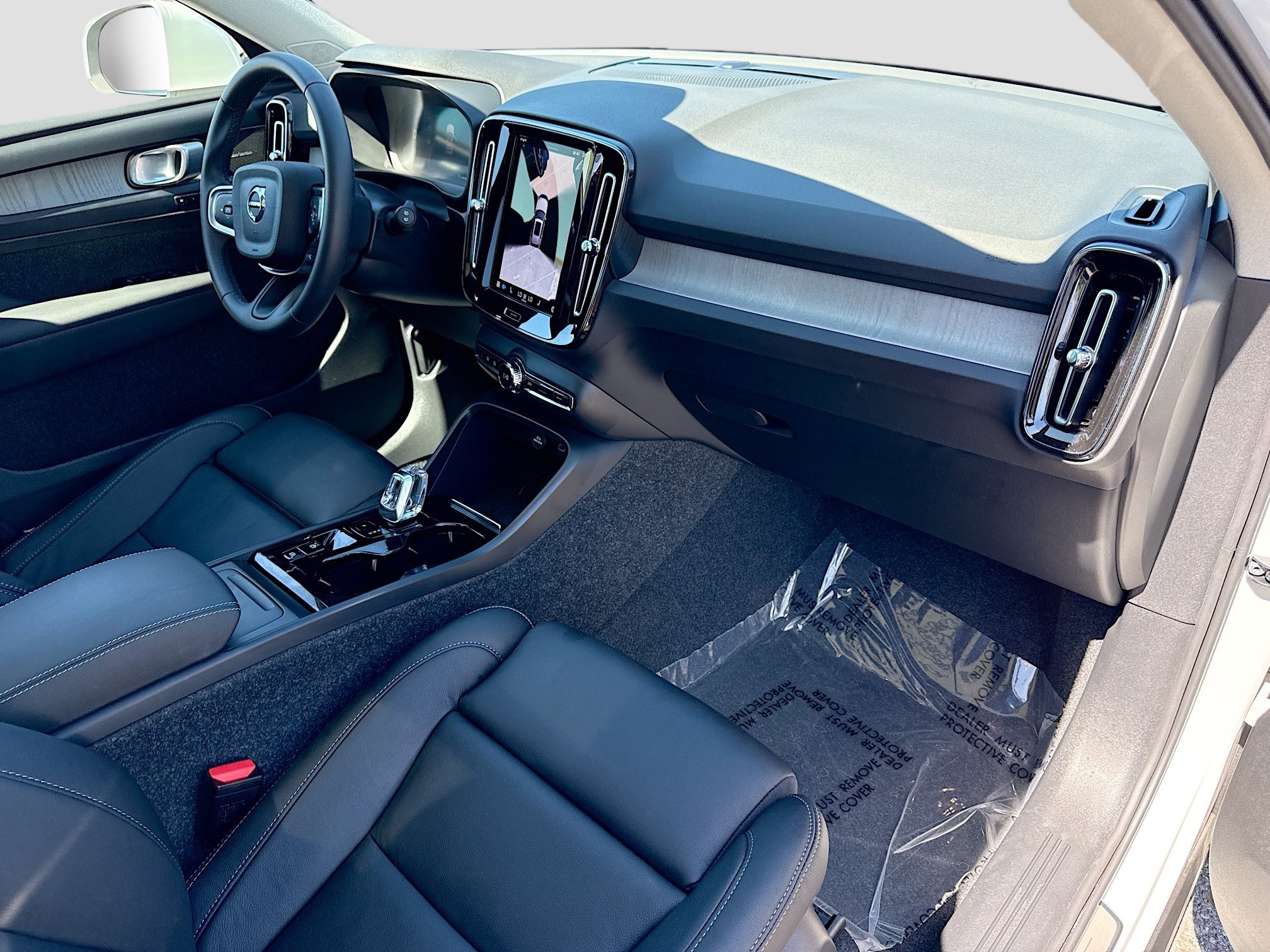 Used 2025 Volvo XC40 B5 Ultra image 14