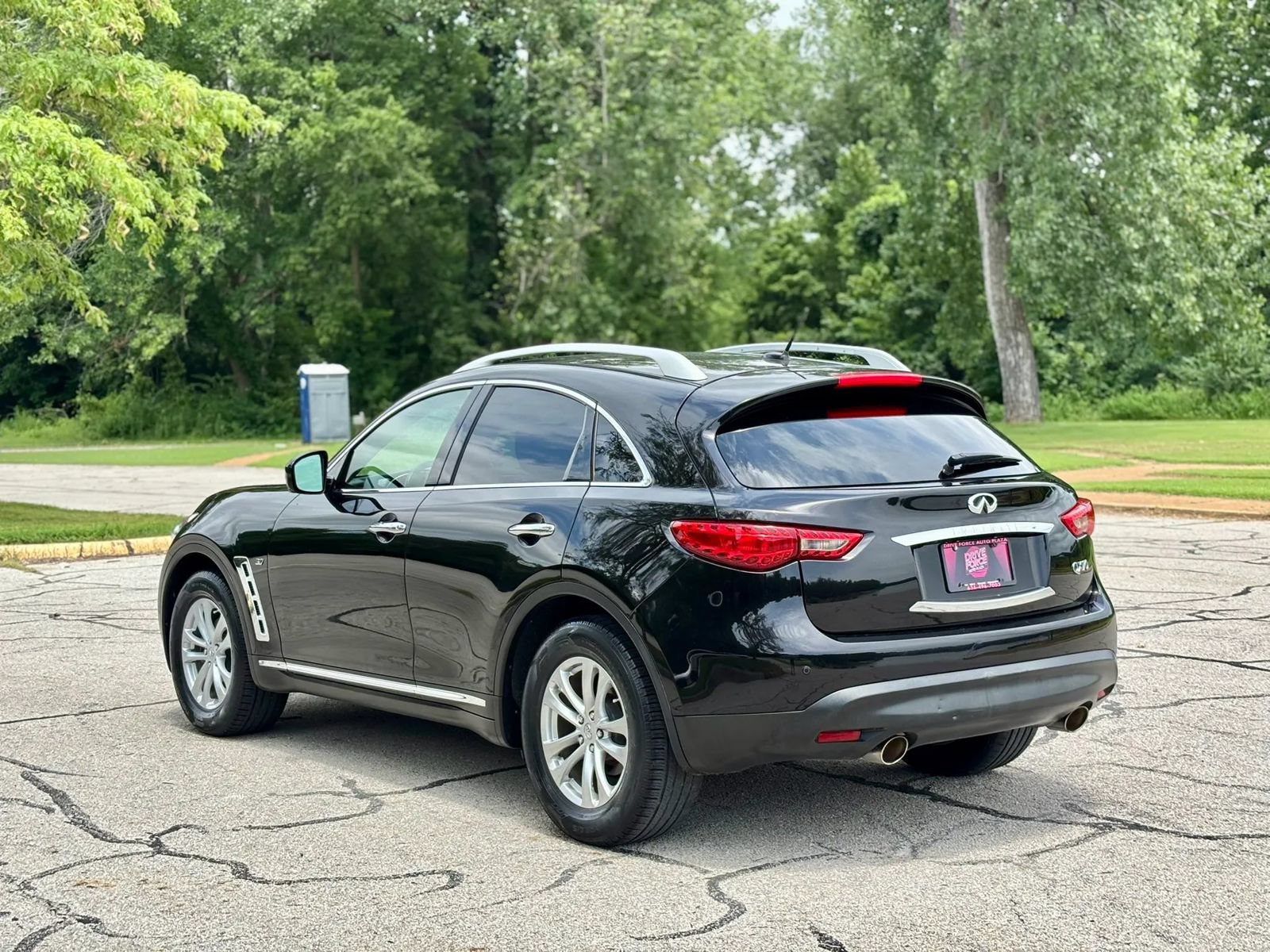 Used 2017 INFINITI QX70 AWD w/ Premium Package image 8