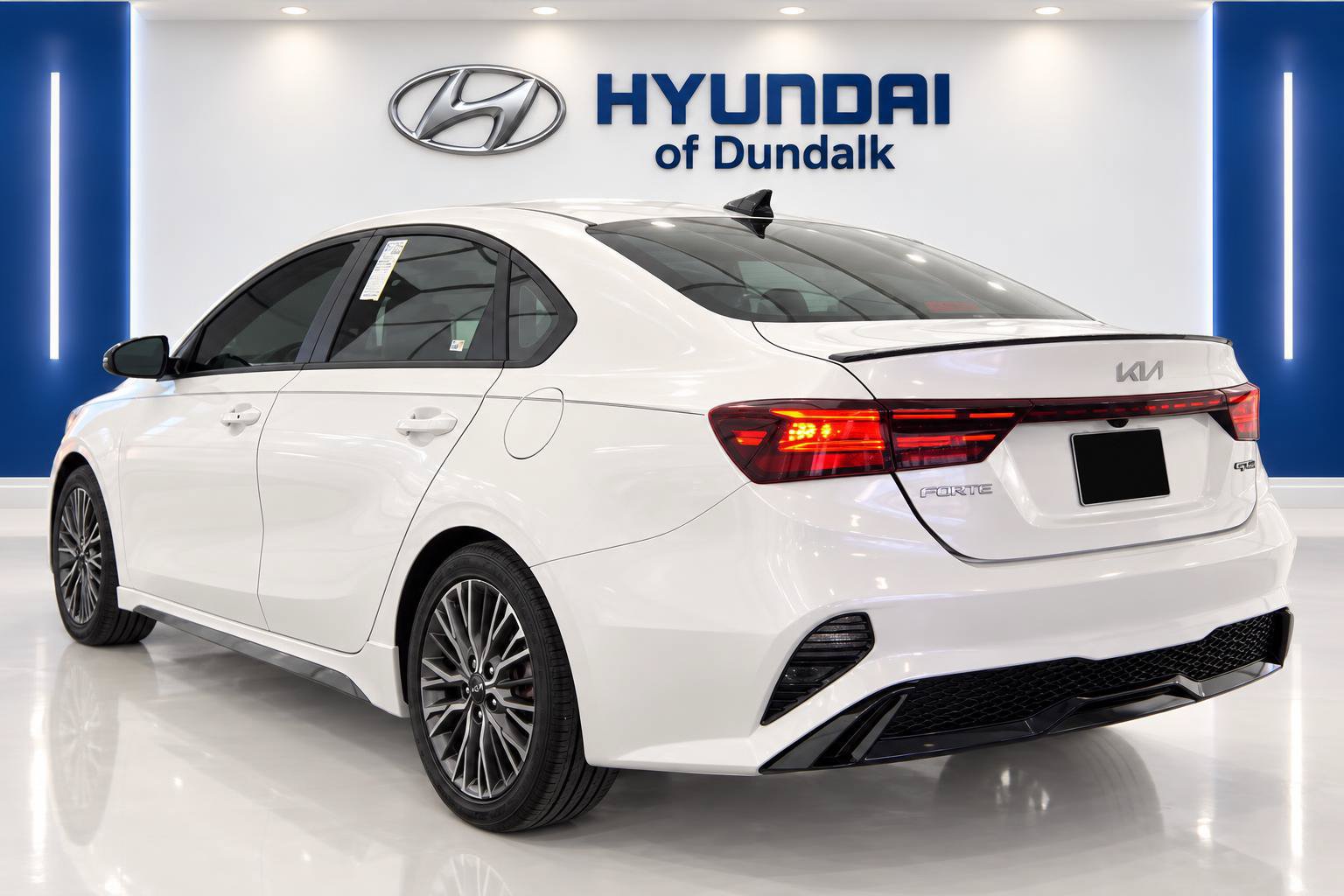 Used 2022 Kia Forte GT-Line w/ GT-Line Premium Package FWD image 2