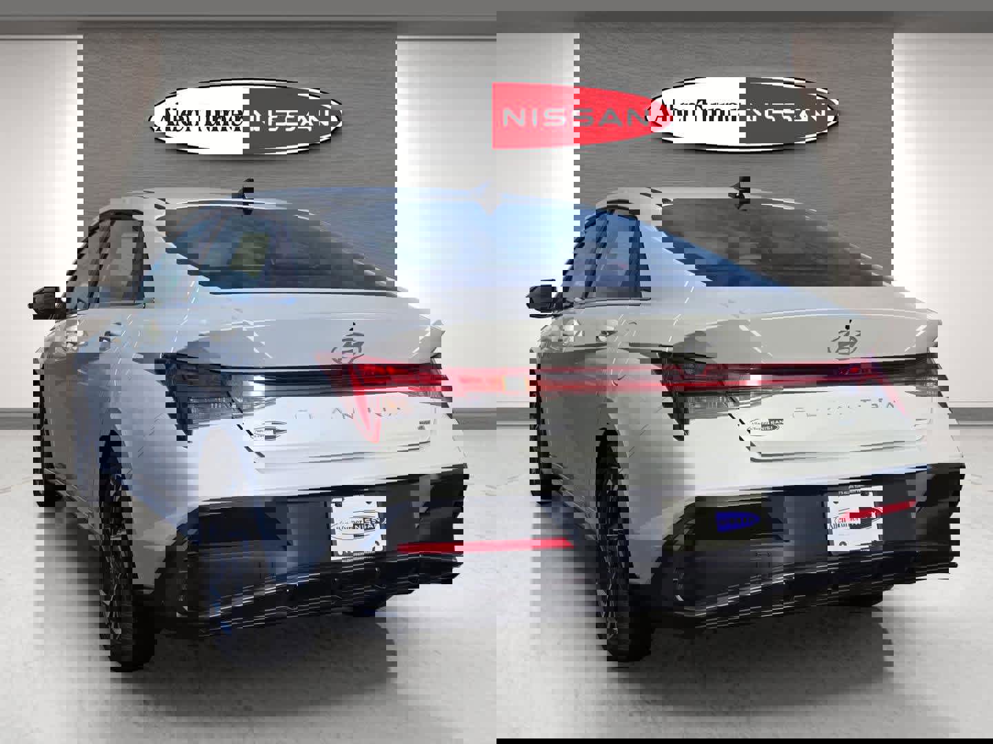 Used 2025 Hyundai Elantra Limited image 8