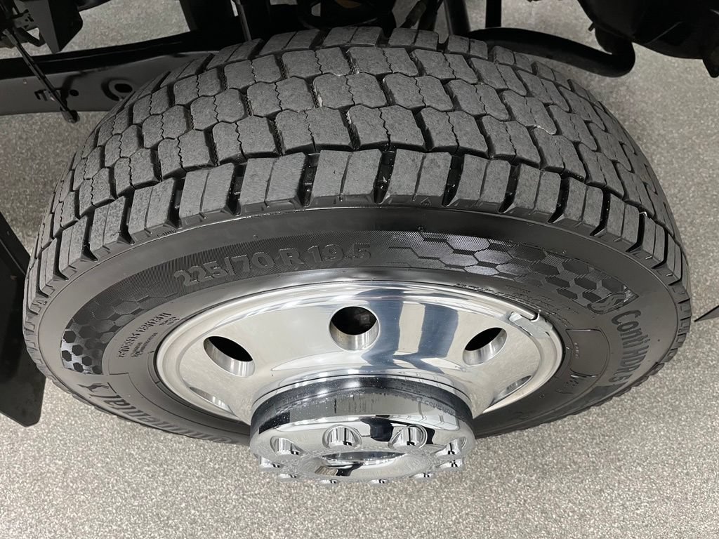 Used 2026 Ford F450 Platinum w/ FX4 Off-Road Package AWD/4WD image 18