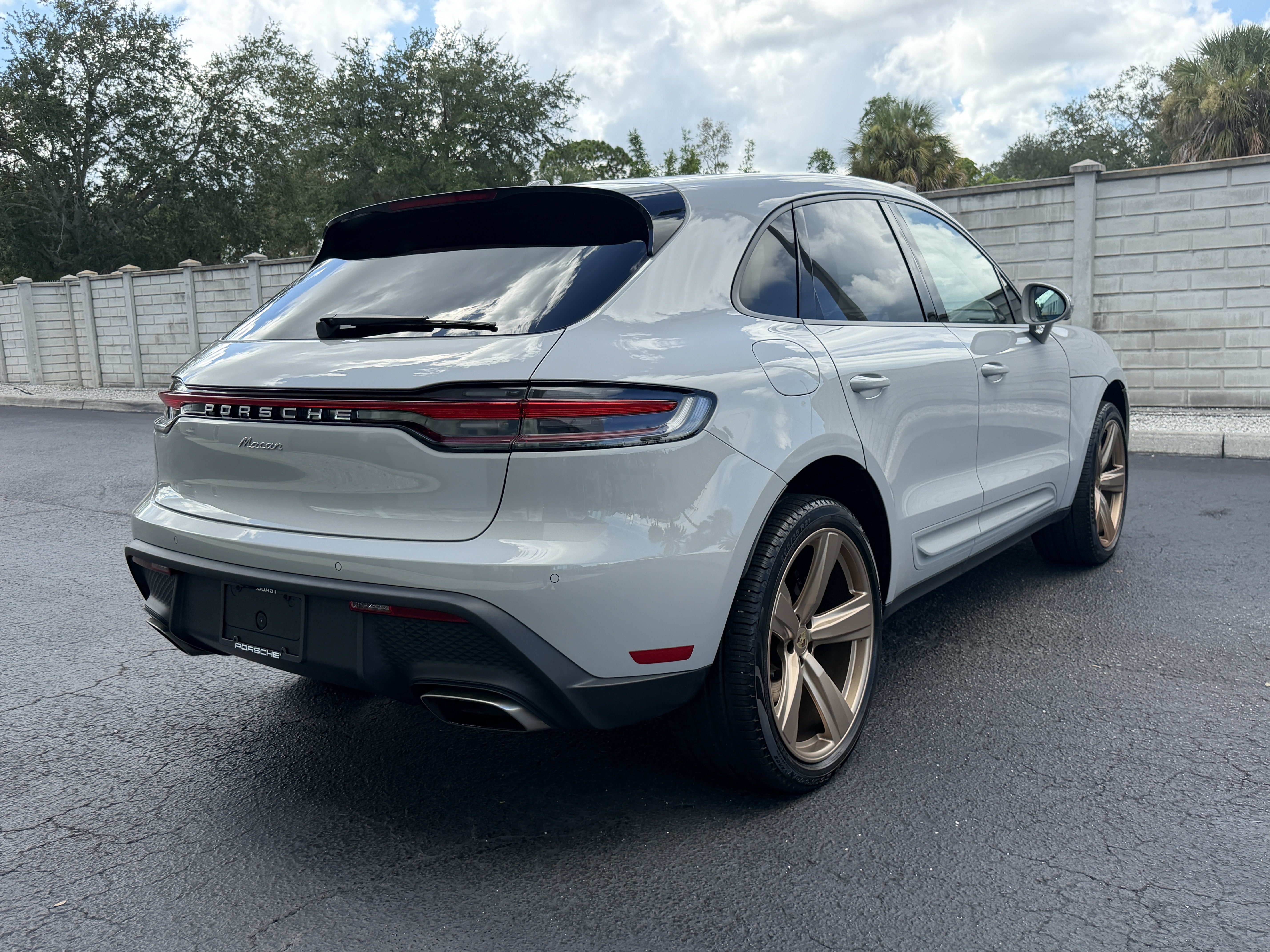 Certified 2023 Porsche Macan AWD/4WD image 6