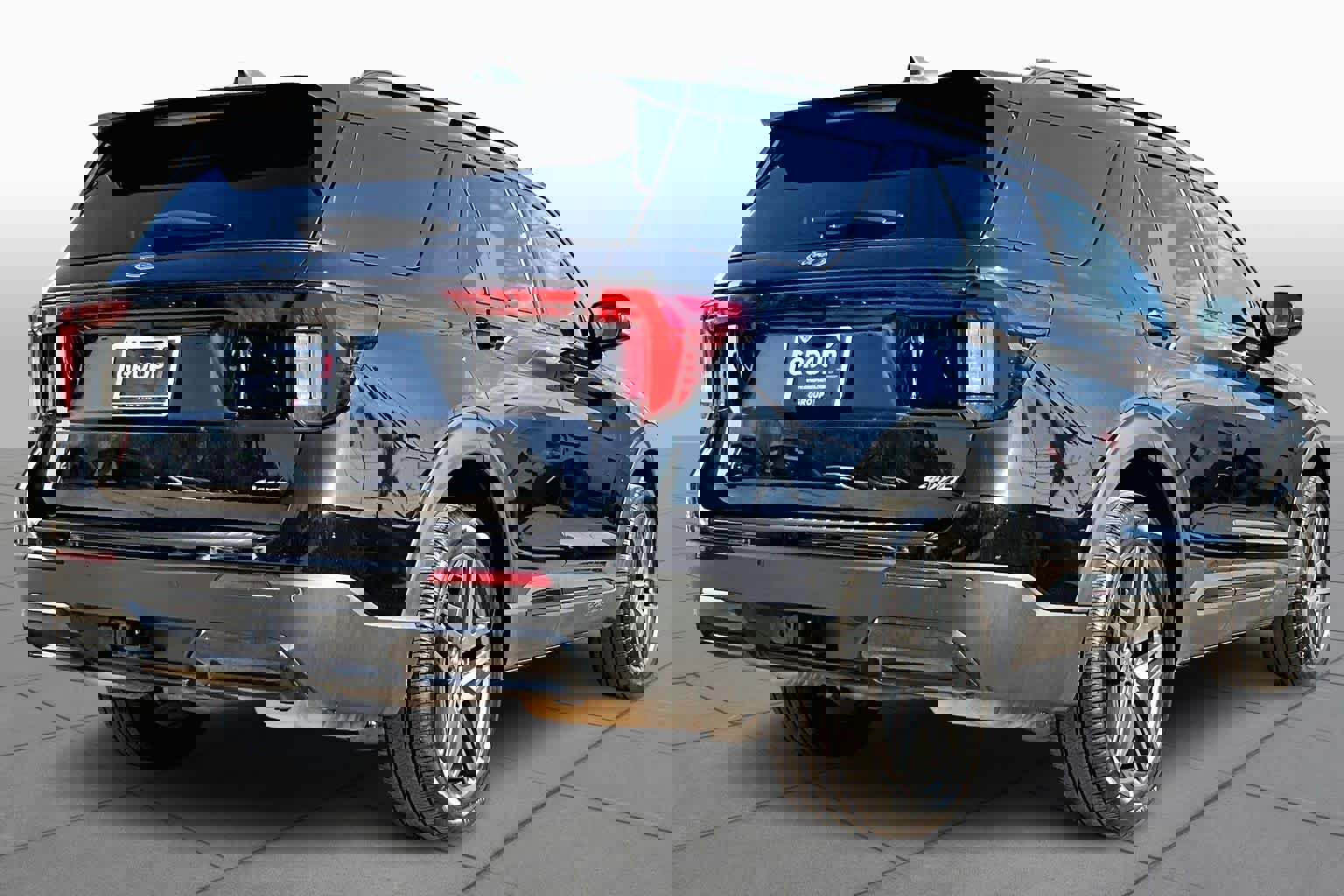 Used 2025 Ford Explorer ST-Line w/ ST-Line Street Pack image 13