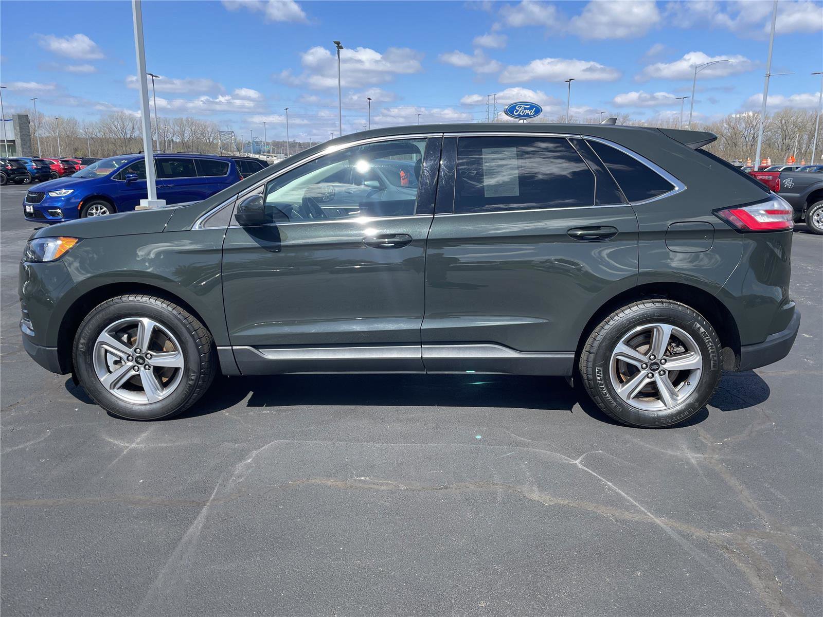 Used 2024 Ford Edge SEL w/ Convenience Package AWD/4WD image 2