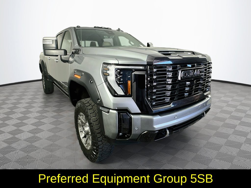 Used 2024 GMC Sierra 3500 Denali Ultimate AWD/4WD image 3