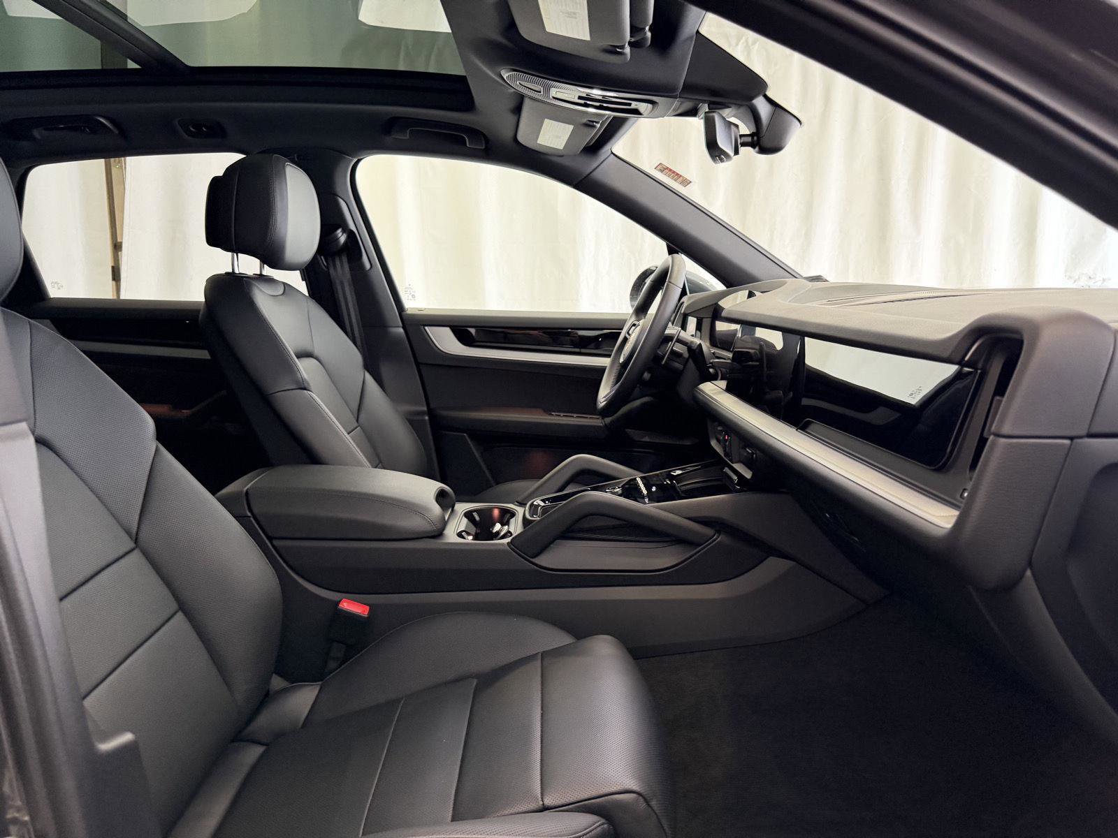 Certified 2025 Porsche Cayenne image 16