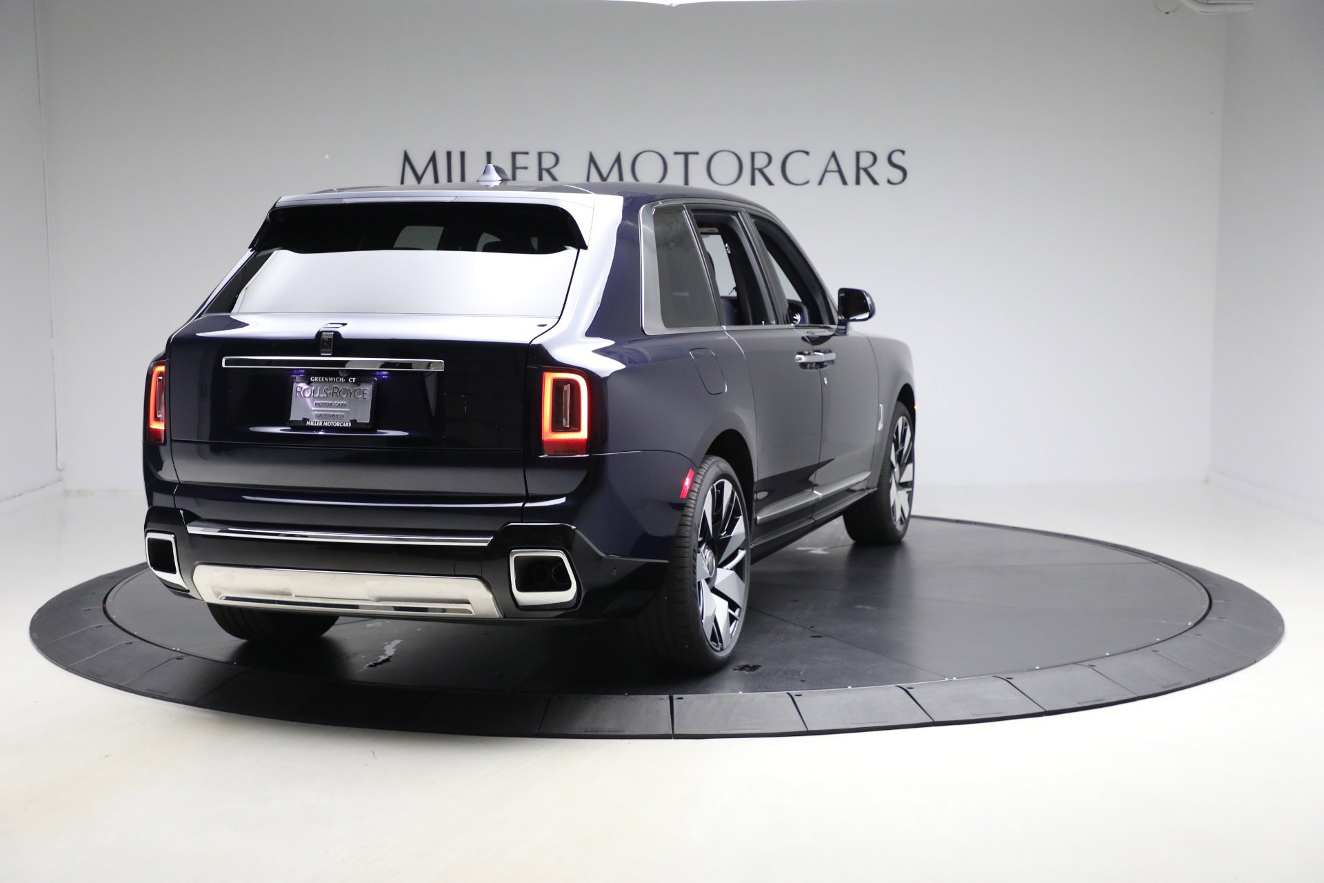 Used 2026 Rolls-Royce Cullinan image 2