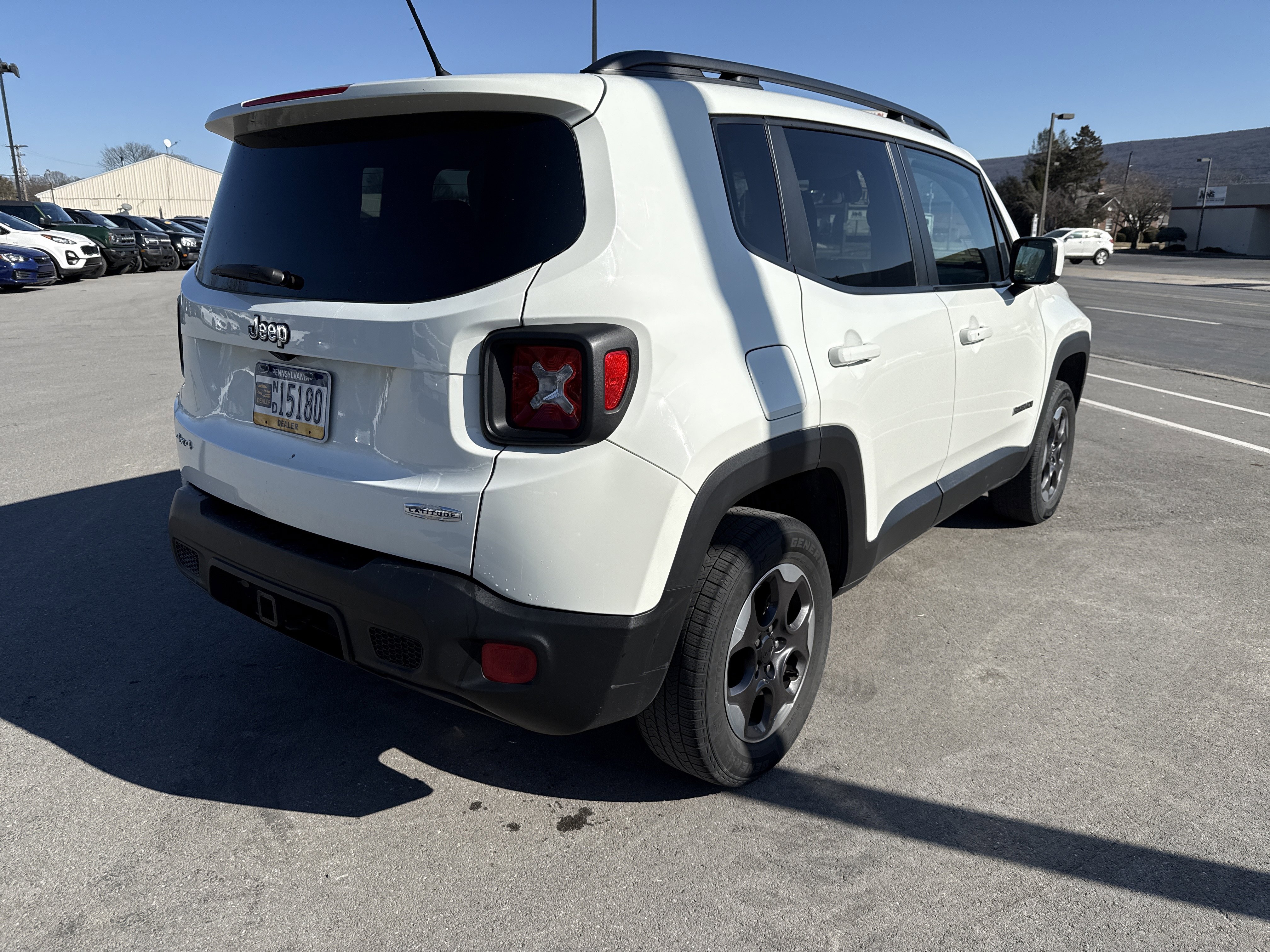 Used 2016 Jeep Renegade Latitude w/ Cold Weather Group image 3
