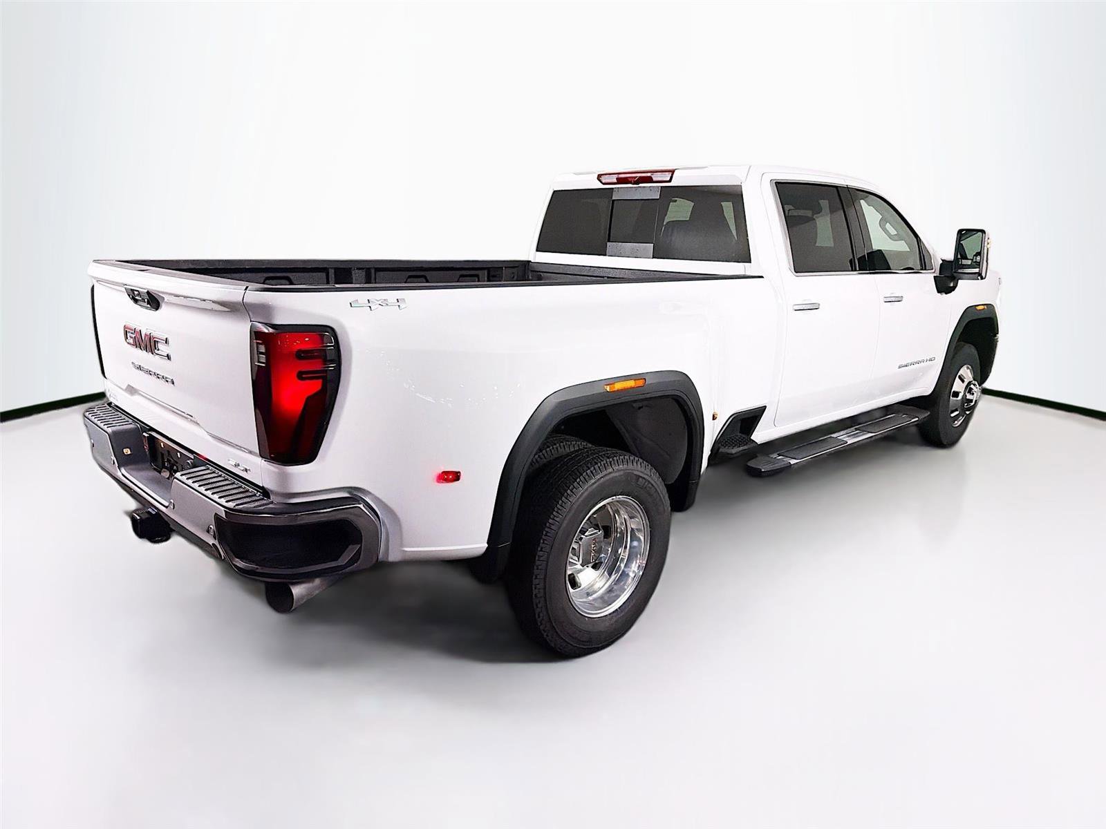 New 2026 GMC Sierra 3500 SLT w/ SLT Premium Package image 7