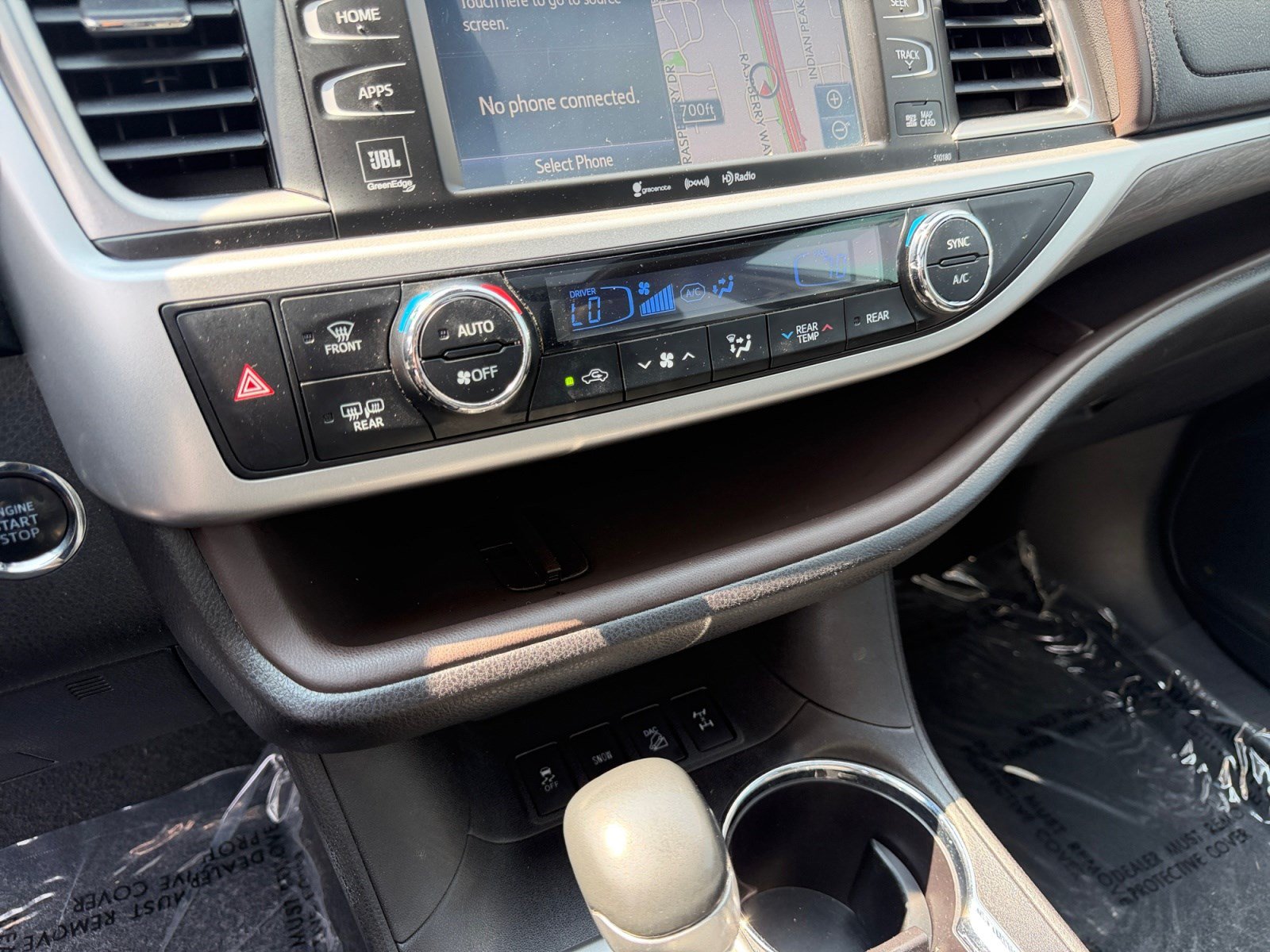 Used 2018 Toyota Highlander Limited Platinum AWD/4WD image 12