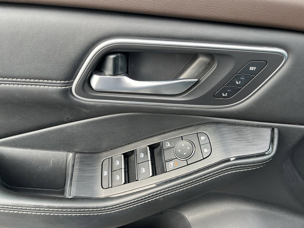 Used 2021 Nissan Rogue SL w/ Premium Package image 10