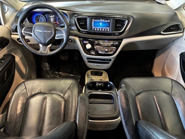 Used 2020 Chrysler Pacifica Touring-L image 18