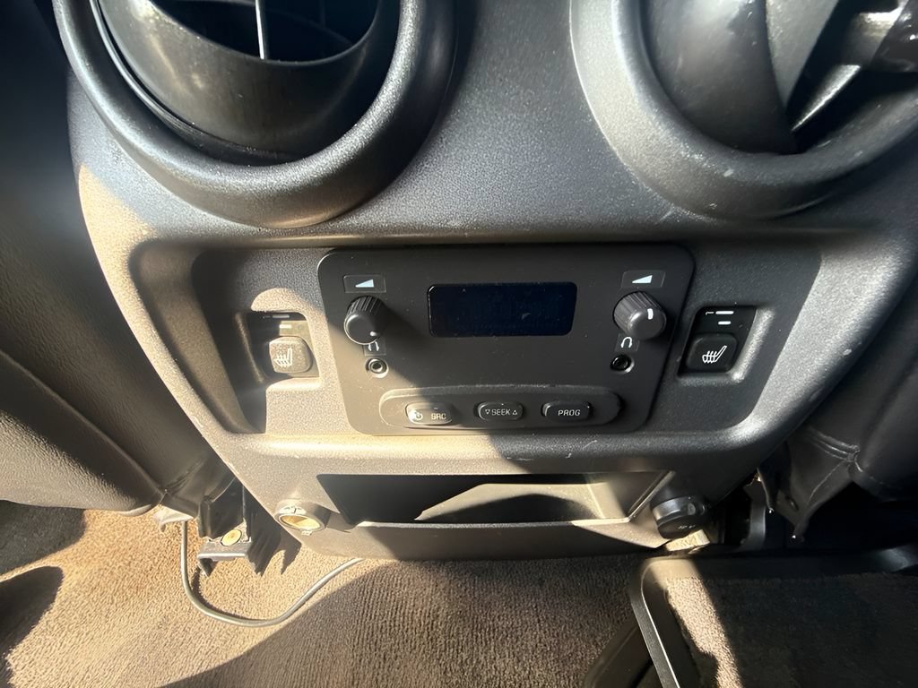 Used 2005 HUMMER H2 SUT w/ Preferred Equipment Group AWD/4WD image 13