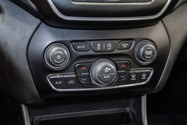 Used 2021 Jeep Cherokee Latitude Lux w/ Comfort/Convenience Group AWD/4WD image 24