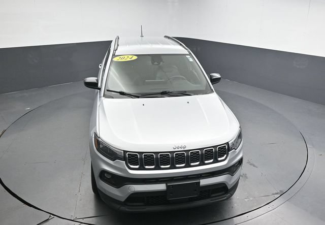 Used 2024 Jeep Compass Latitude AWD/4WD image 16