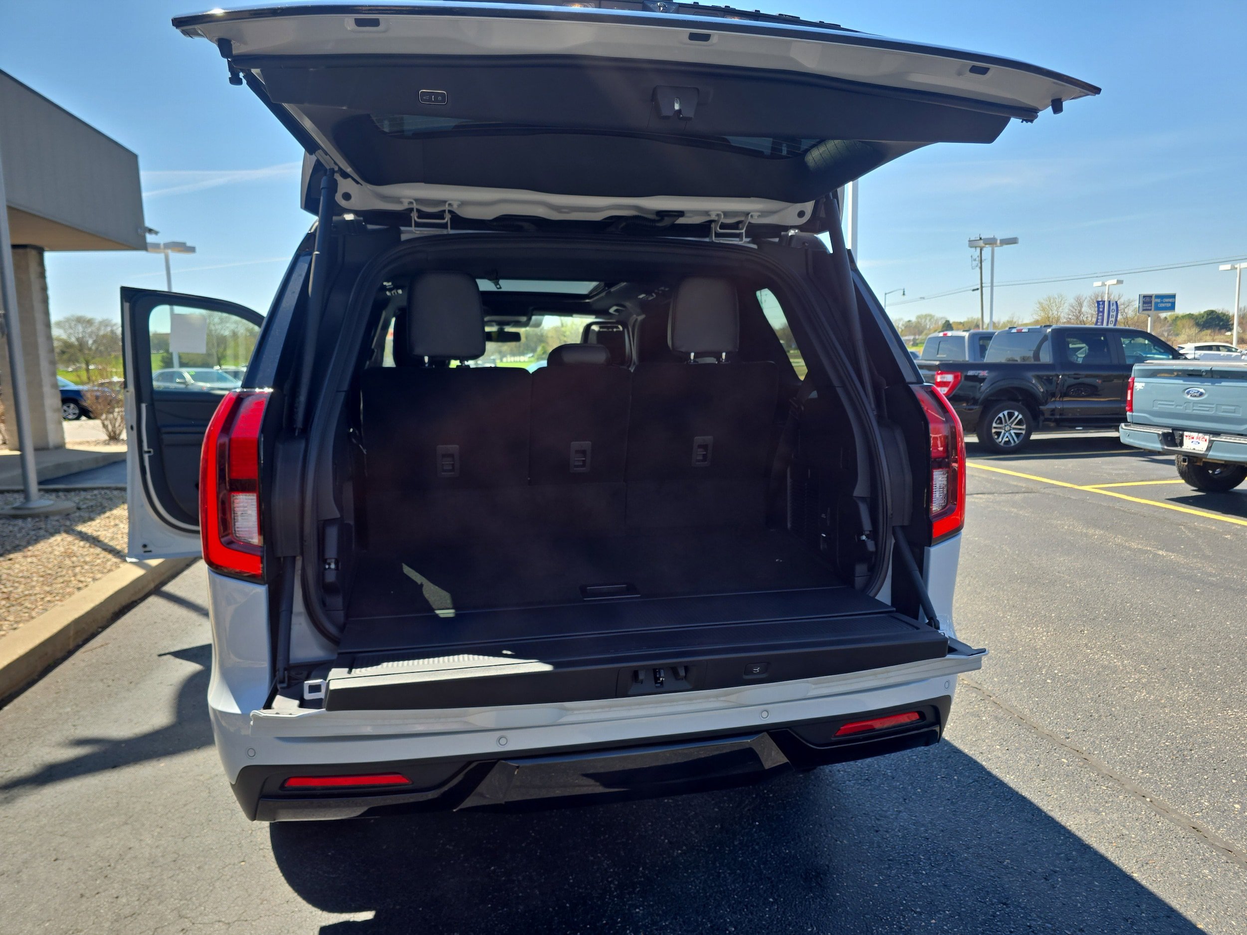New 2026 Ford Expedition Platinum w/ Stealth Appearance Package AWD/4WD image 19
