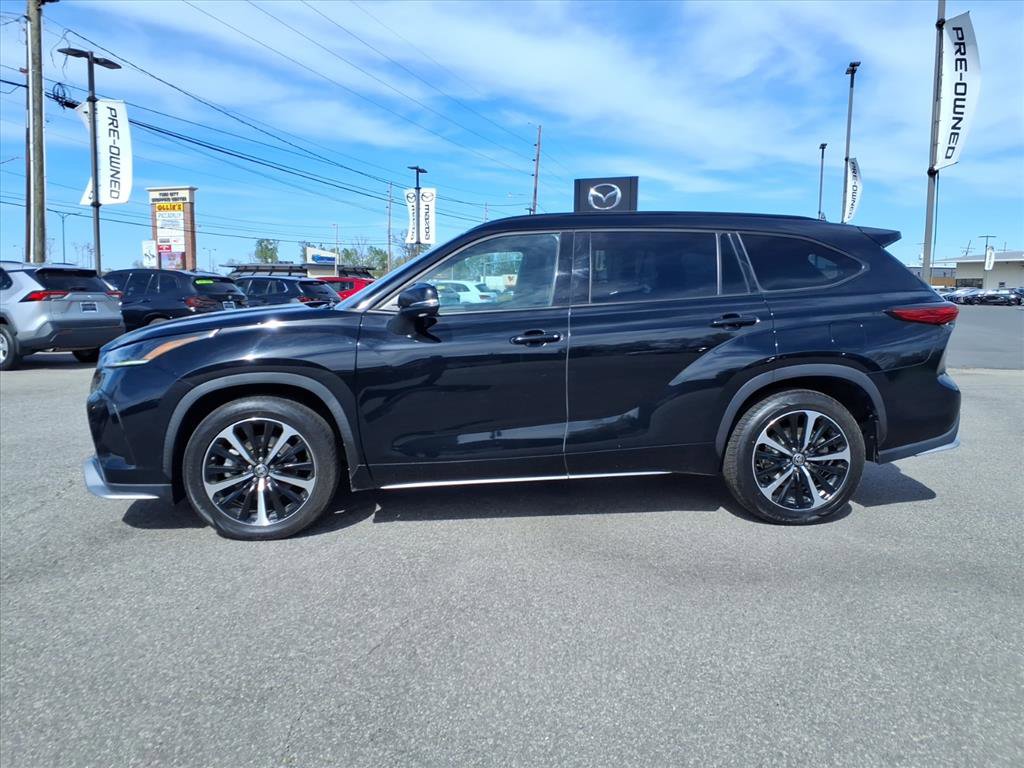 Used 2021 Toyota Highlander XSE image 2