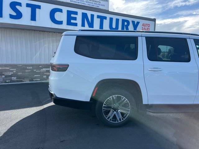 Used 2024 Jeep Wagoneer L Series II w/ Flexible Seating Group AWD/4WD image 11