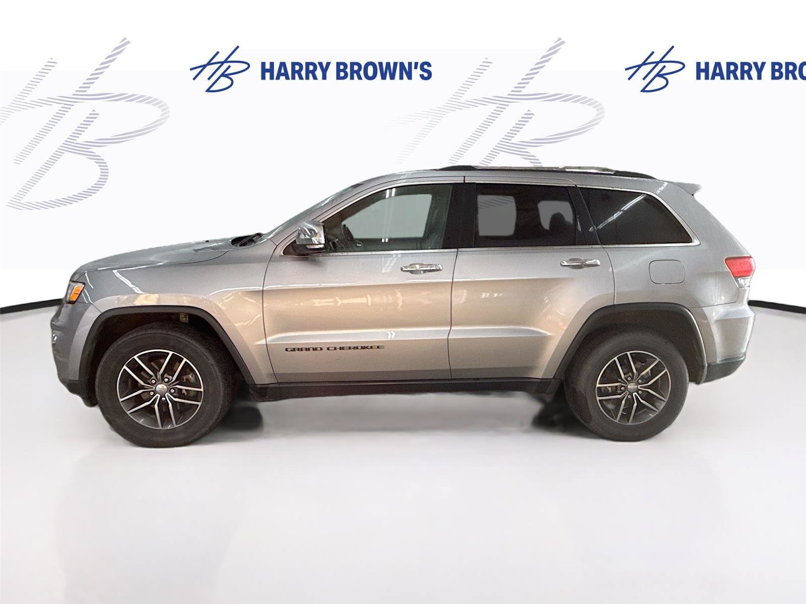 Used 2017 Jeep Grand Cherokee Limited w/ Trailer Tow Group IV AWD/4WD image 8