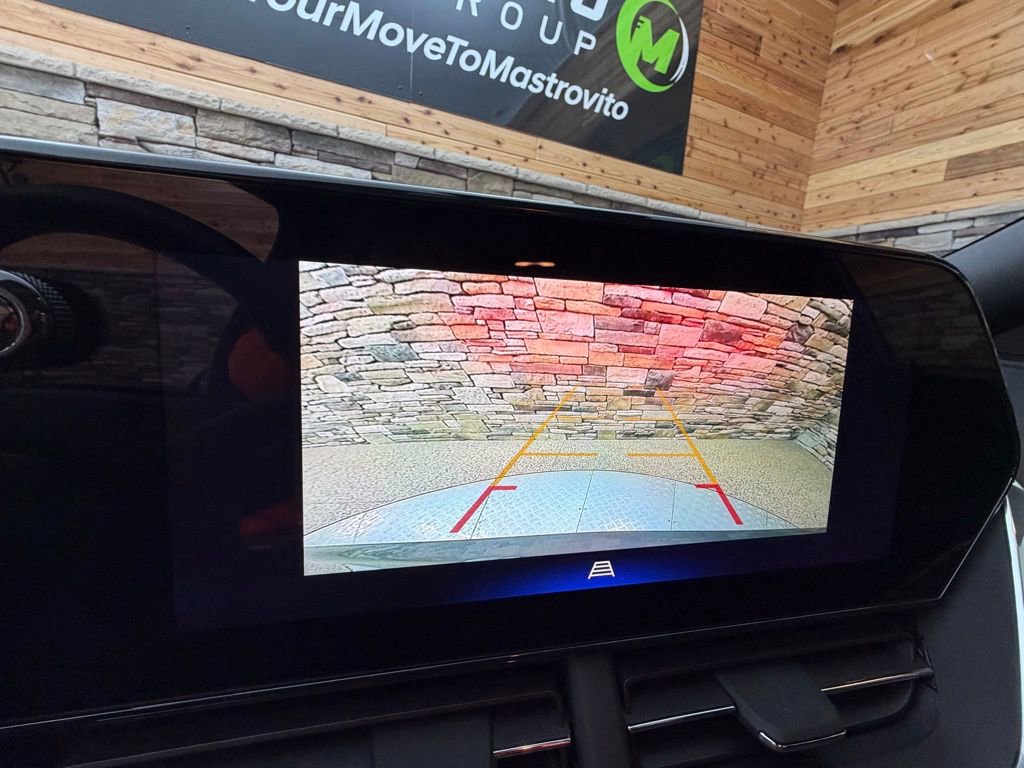 Used 2024 Chevrolet Trax RS w/ Sunroof Package image 21