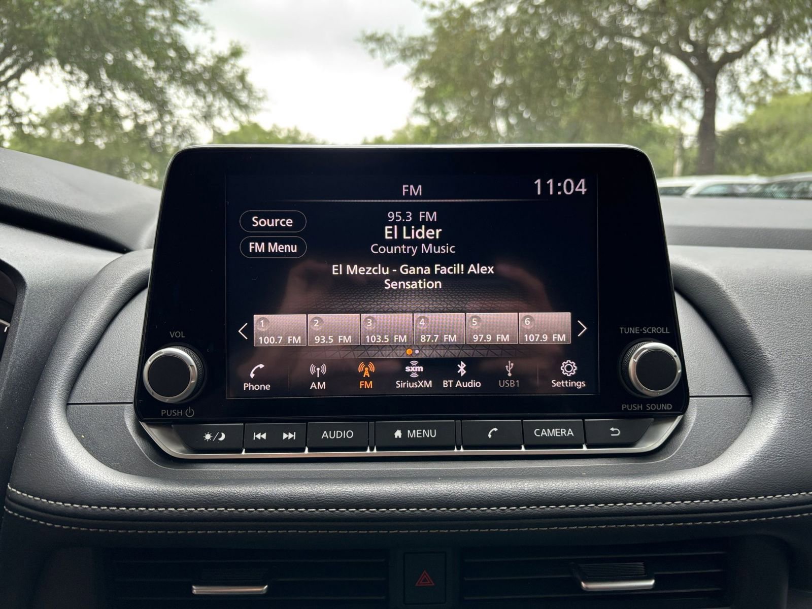 Used 2025 Nissan Rogue SV FWD image 20