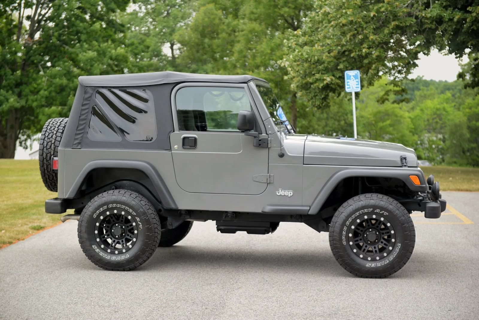 Used 2004 Jeep Wrangler 4WD w/ 30" Tire & Wheel Group image 4