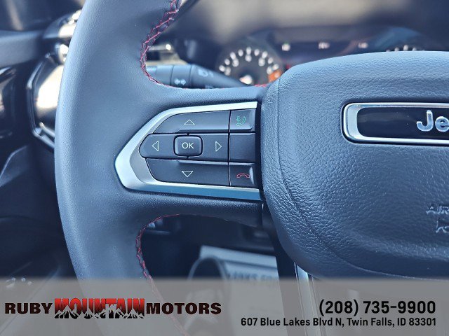 Used 2025 Jeep Compass Trailhawk AWD/4WD image 18