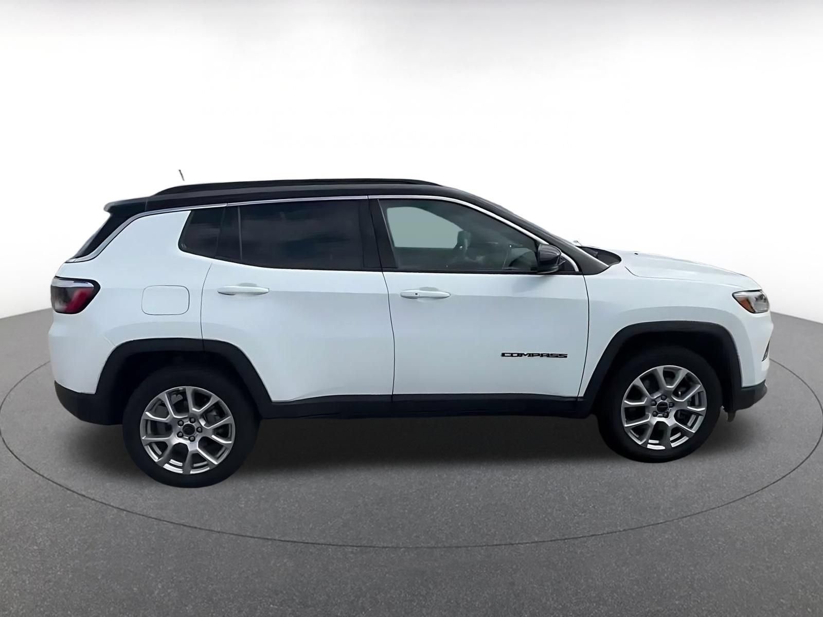 Used 2025 Jeep Compass Limited AWD/4WD image 15