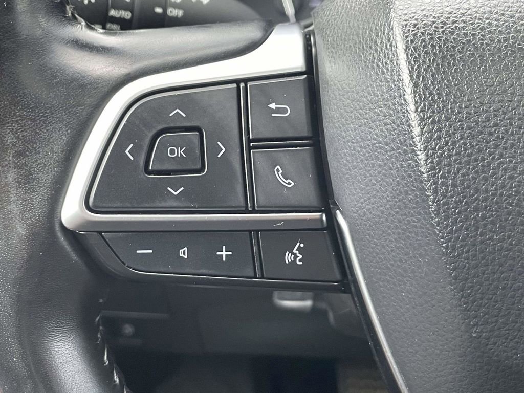 Used 2021 Toyota Highlander XLE AWD/4WD image 29