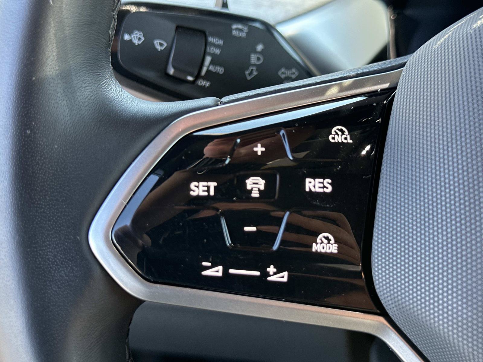 Certified 2025 Volkswagen ID. Buzz Pro S RWD image 9