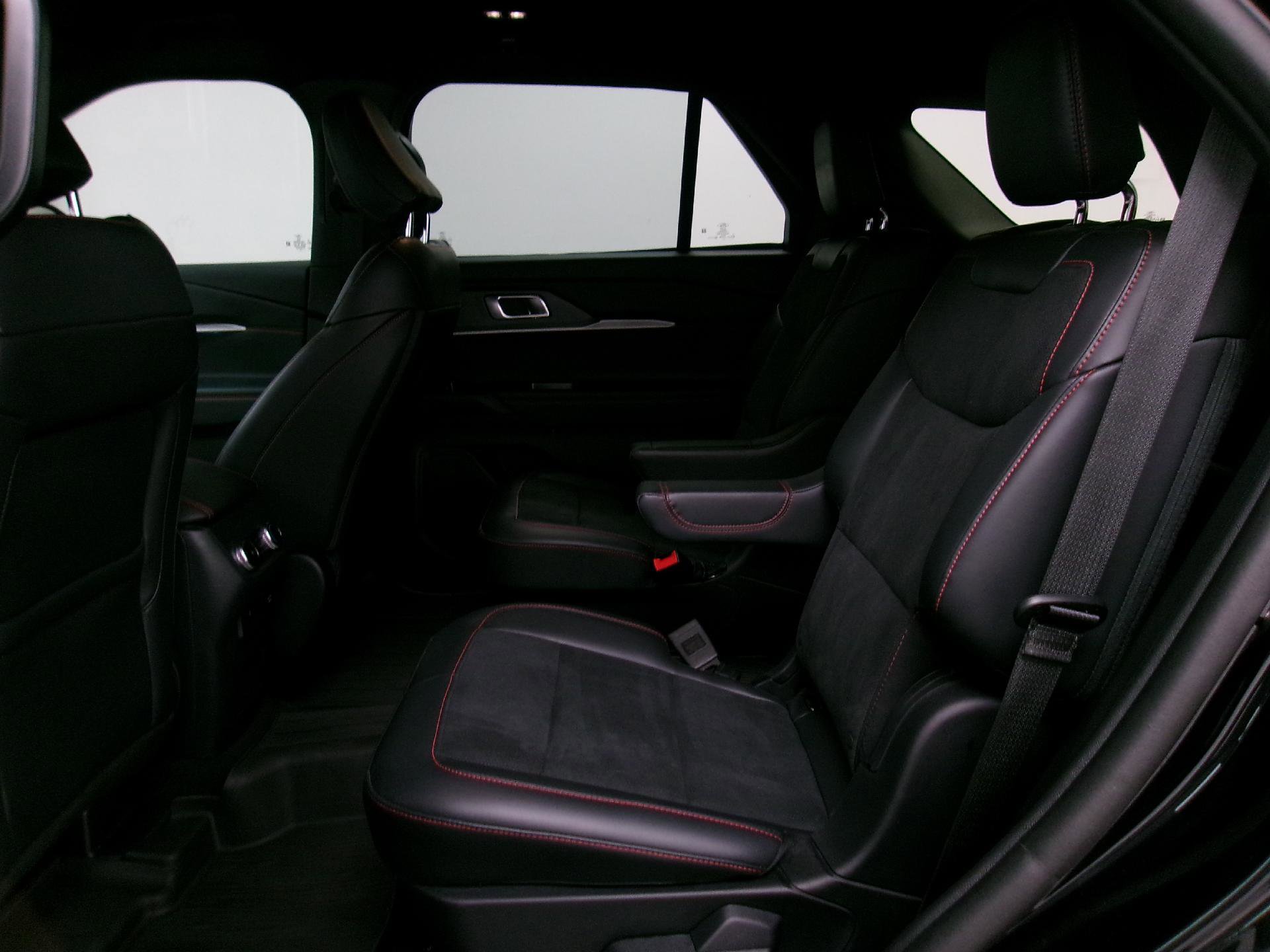 Used 2025 Ford Explorer ST image 9