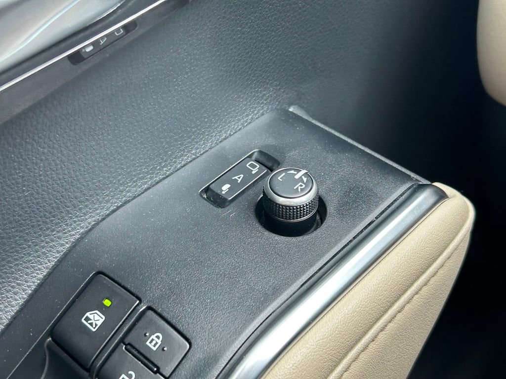 Used 2023 Toyota Highlander Platinum image 25