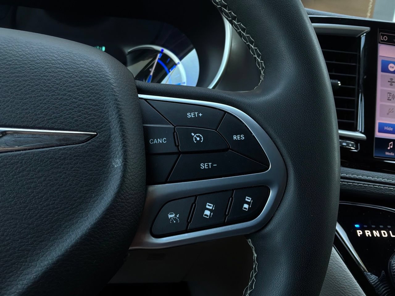 Used 2023 Chrysler Pacifica Touring-L FWD image 43