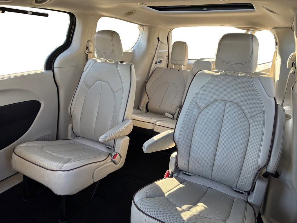 Used 2017 Chrysler Pacifica Limited image 21