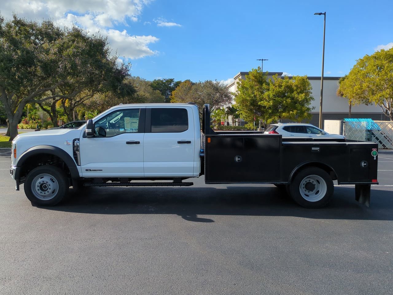 New 2026 Ford F550 4x4 Crew Cab image 7