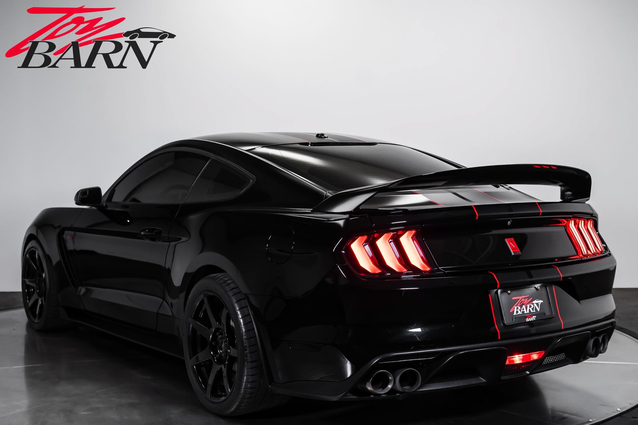 Used 2017 Ford Mustang Shelby GT350R w/ GT350R Equipment Group 920A RWD image 3