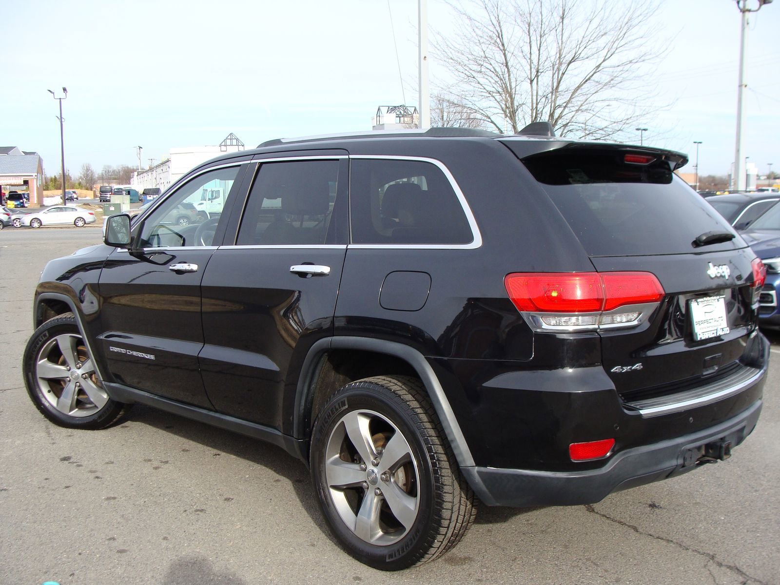 Used 2015 Jeep Grand Cherokee Limited w/ Luxury Group II image 4