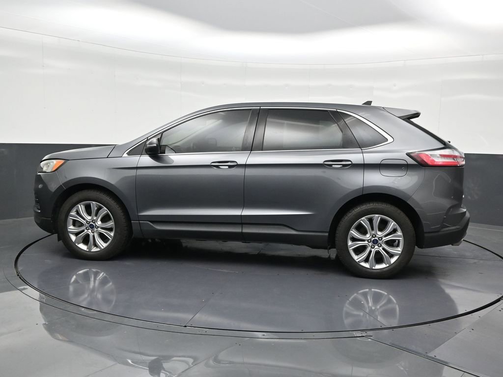 Used 2021 Ford Edge Titanium image 2
